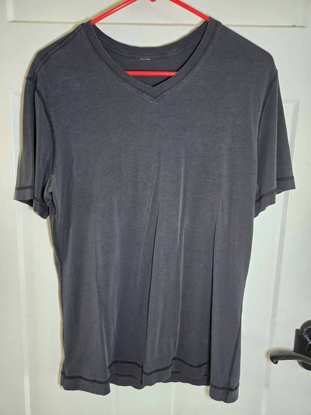 lululemon athletica Men's V-Neck Short Sleeve Tee - Charcoal